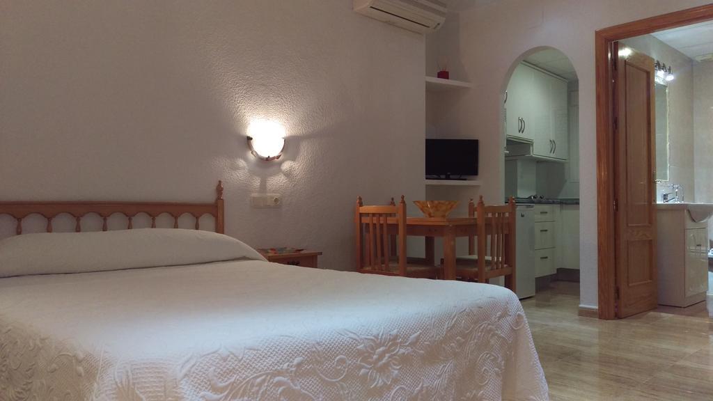 Apartamentos Berlin 산페드로델피나타르 외부 사진
