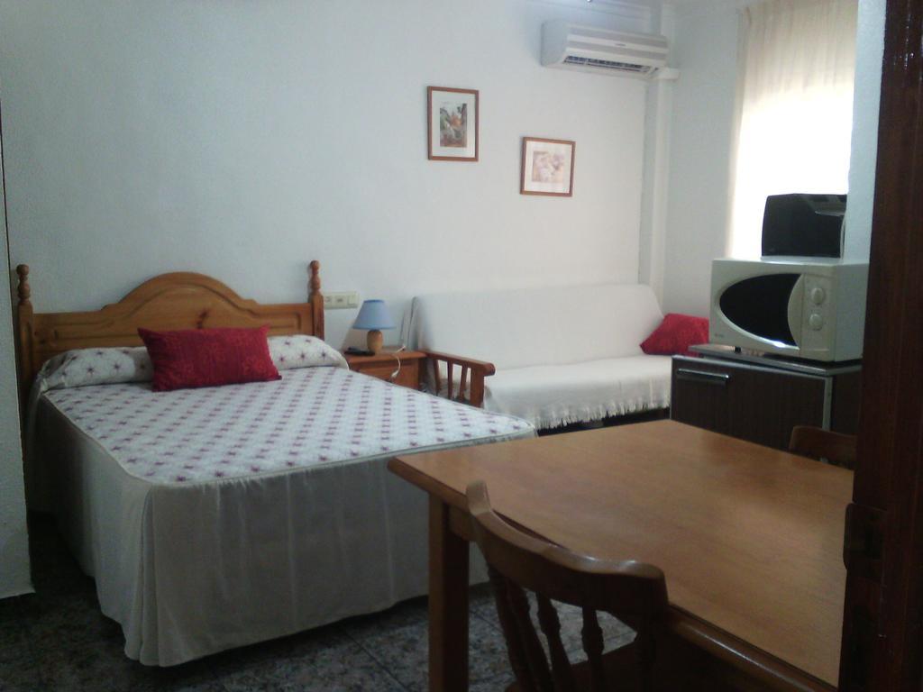 Apartamentos Berlin 산페드로델피나타르 외부 사진