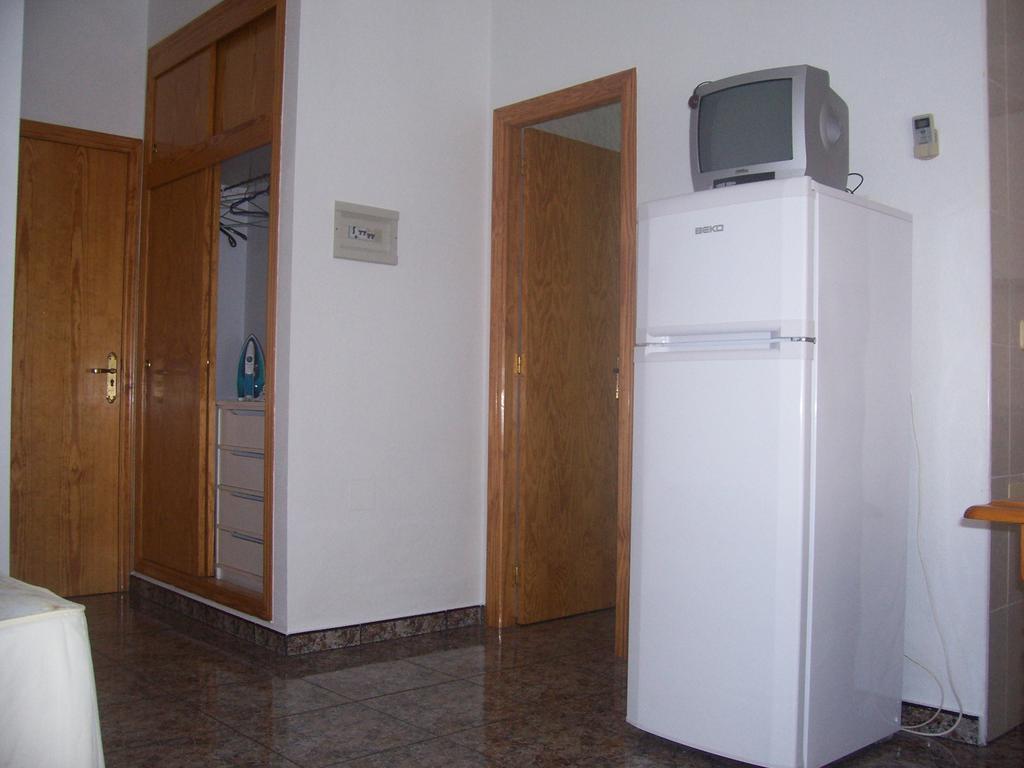Apartamentos Berlin 산페드로델피나타르 객실 사진