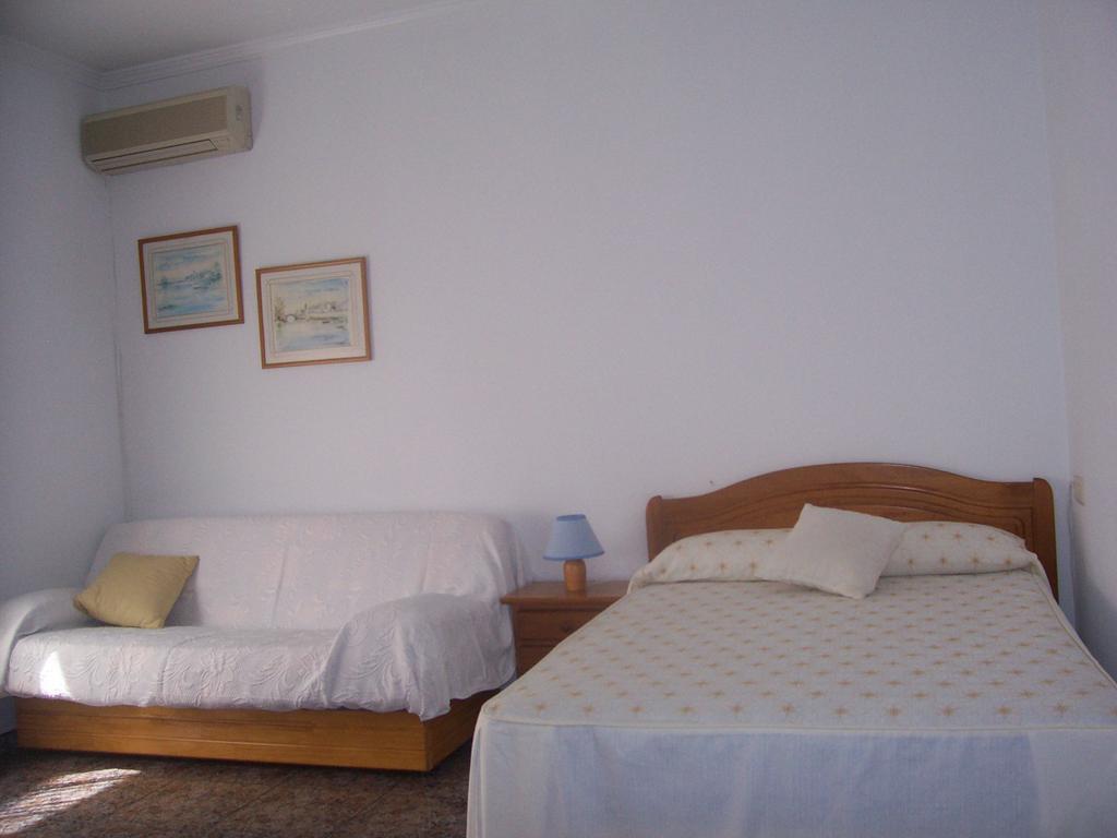 Apartamentos Berlin 산페드로델피나타르 객실 사진