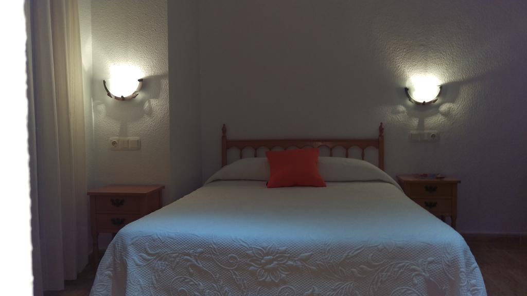 Apartamentos Berlin 산페드로델피나타르 객실 사진